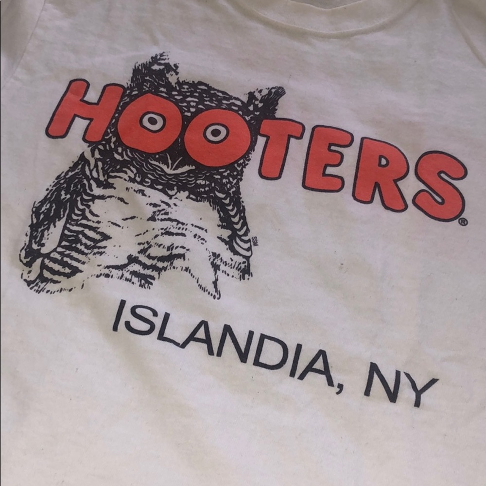 Hooters Shirt